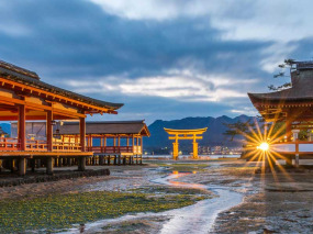 japon - Le torii de Miyajima © Gnoparus - Shutterstock