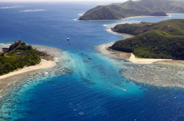 Fidji - Iles Yasawa - Vue aérienne de Mantaray Island © Tourism Fiji, Chris McLennan