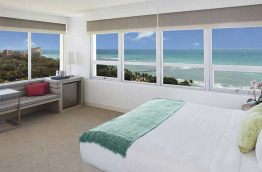 Hawaii - Oahu - Honolulu Waikiki - Queen Kapiolani Hotel - Premier Ocean View Room