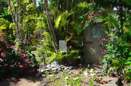 Polynésie Française - Îles Marquises - Hiva Oa - Visite du Village de Atuona, Centre Gauguin et Espace Brel
