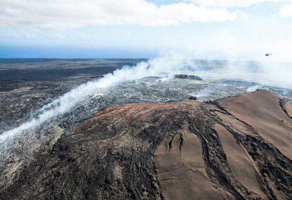 Hawaii - Big island - Découverte des volcans en hélicoptère et à pied © Hawaii Tourism Authority, Cameron Brooks