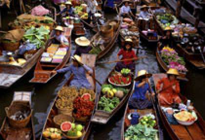 Marché flottant de Damnoen Saduak en Thailande