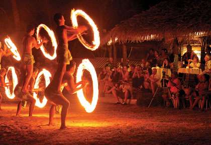 Danseurs de feu à Aitutaki