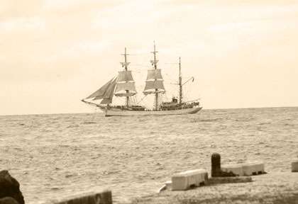 Vieux voilier aux Iles Cook