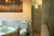 Hawaii - Hawaii Big Island - Volcano - Chalet Kilauea Rainforest Hotel - Chambre Deluxe King