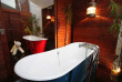 Singapour - New Majestic Hotel - Baignoire extérieure Premier Garden Room
