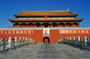 Chine - Entrée de la Cité Interdite depuis la Place Tian An Men © CNTA