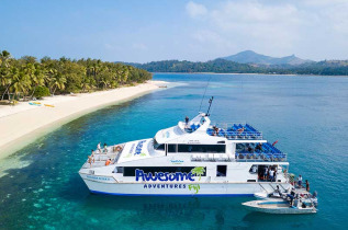 Fidji - Island Adventurer - Votre transport, le Yasawa Flyer