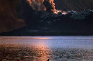 Papouasie-Nouvelle-Guinée - Rabaul, Mt Tavurvur, © Papua New Guinea Tourism Authority, David Kirkland