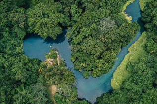 Vanuatu - Espiritu Santo - Pirogue sur la rivière Riri © Vanuatu Tourism Office