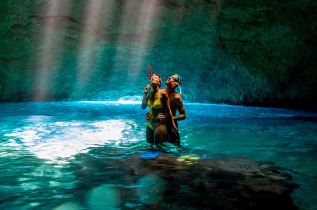 Vanuatu - Tanna - La grotte bleue © Vanuatu Tourism Office, David Kirkland