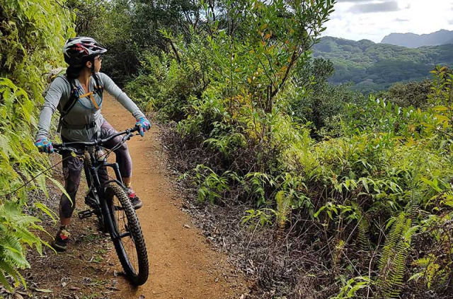 Hawaii - Oahu - Randonnée en VTT dans les montagnes d'Oahu