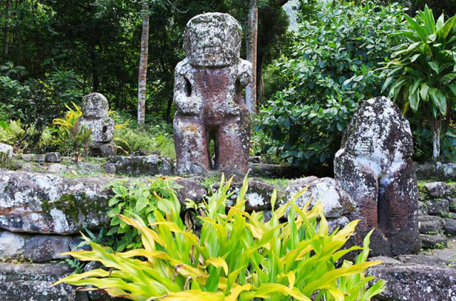 Polynésie Française - Îles Marquises - Hiva Oa - Les Tikis Géants de l'île de Puamau © Tahiti Tourisme, Grégoire Lebacon