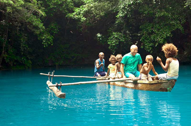 Vanuatu - Espiritu Santo - Pirogue sur la rivière Riri © Vanuatu Tourism Office